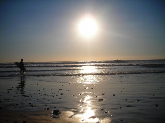 Early morning surfer in El Palmar / Wikimedia commons