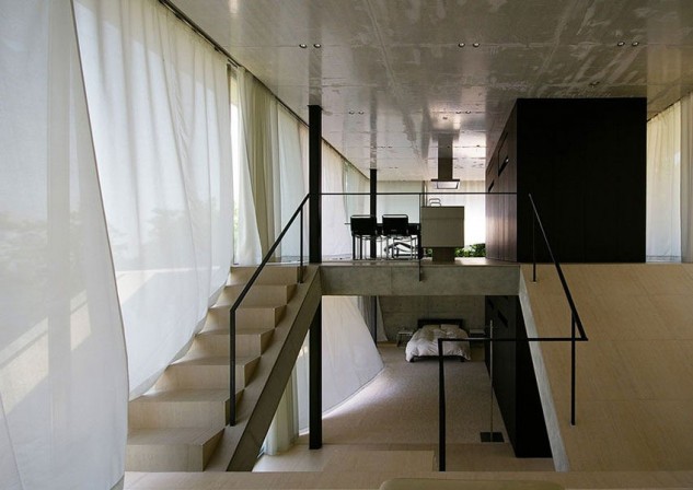 Té grans finestrals / Noriyoshi Morimura