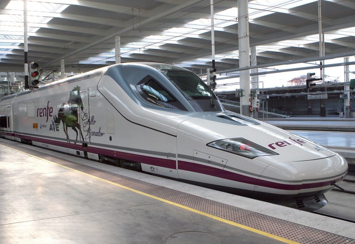 Por qué el tren de alta velocidad es un fiasco... muy rentable