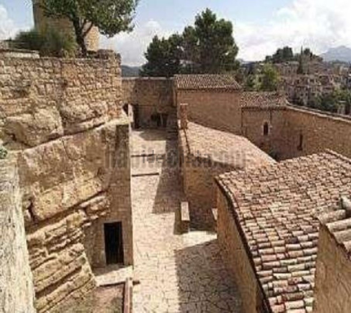 Se vende un castillo amurallado del siglo X en Barcelona por 2,5 millones