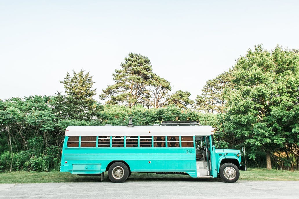 Un antiguo furgón de presos reconvertido en una casa móvil
