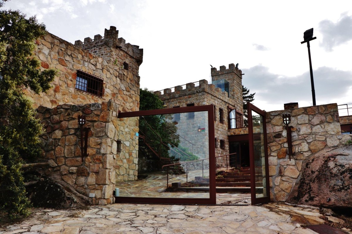 Castle for sale in Barraco, Spain