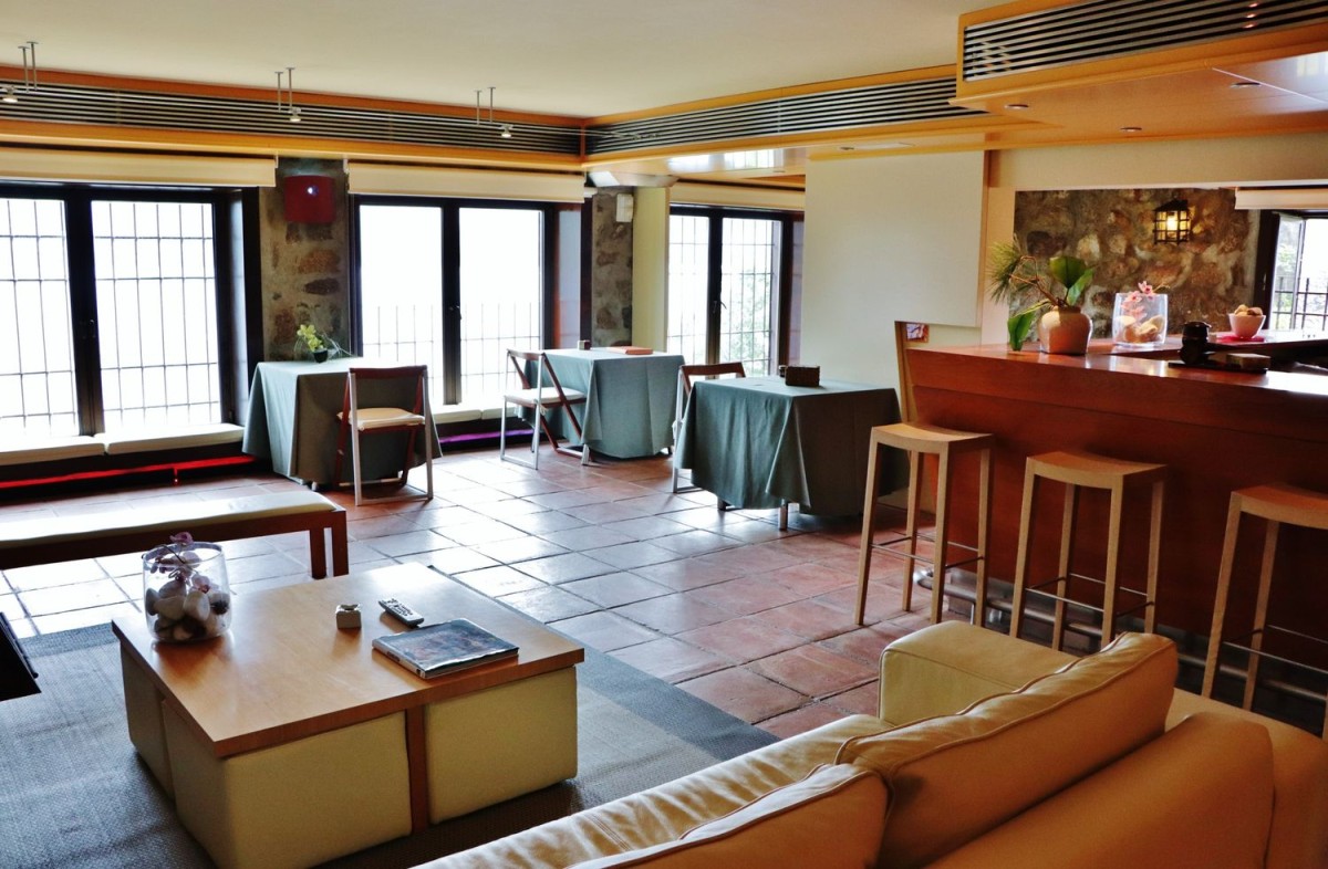 The dining room comes with a breakfast bar for entertaining