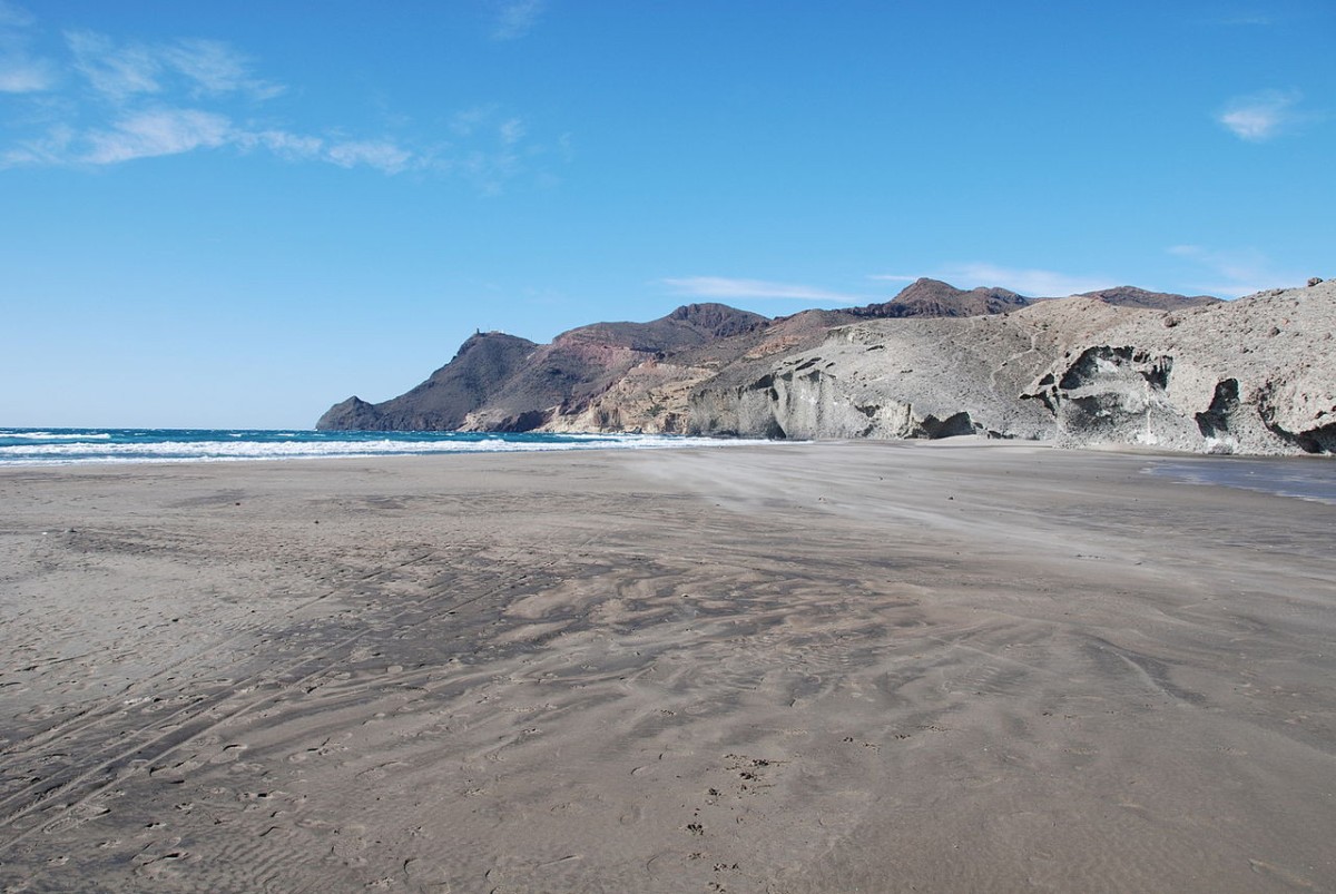 Panoramisch uitzicht op het strand Playa de Mónsul