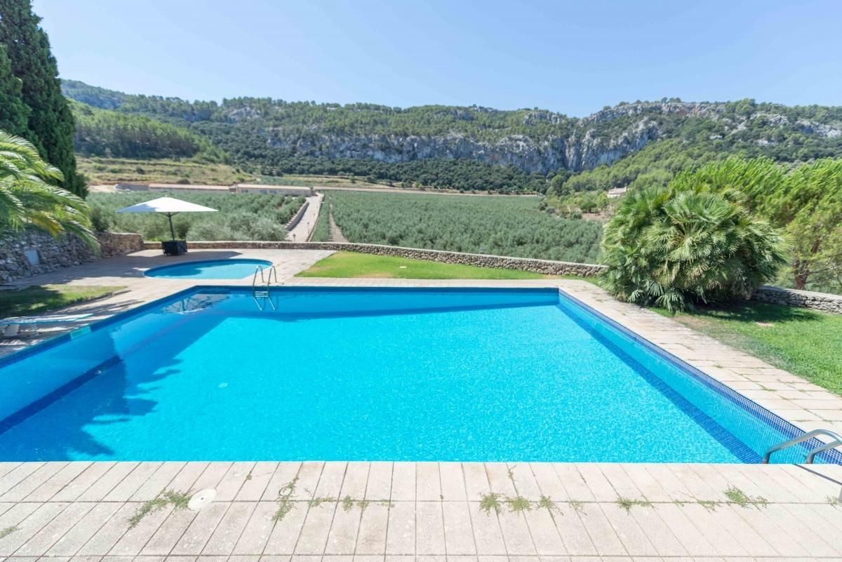 Panorami mozzafiato e bellissima natura dalla piscina privata