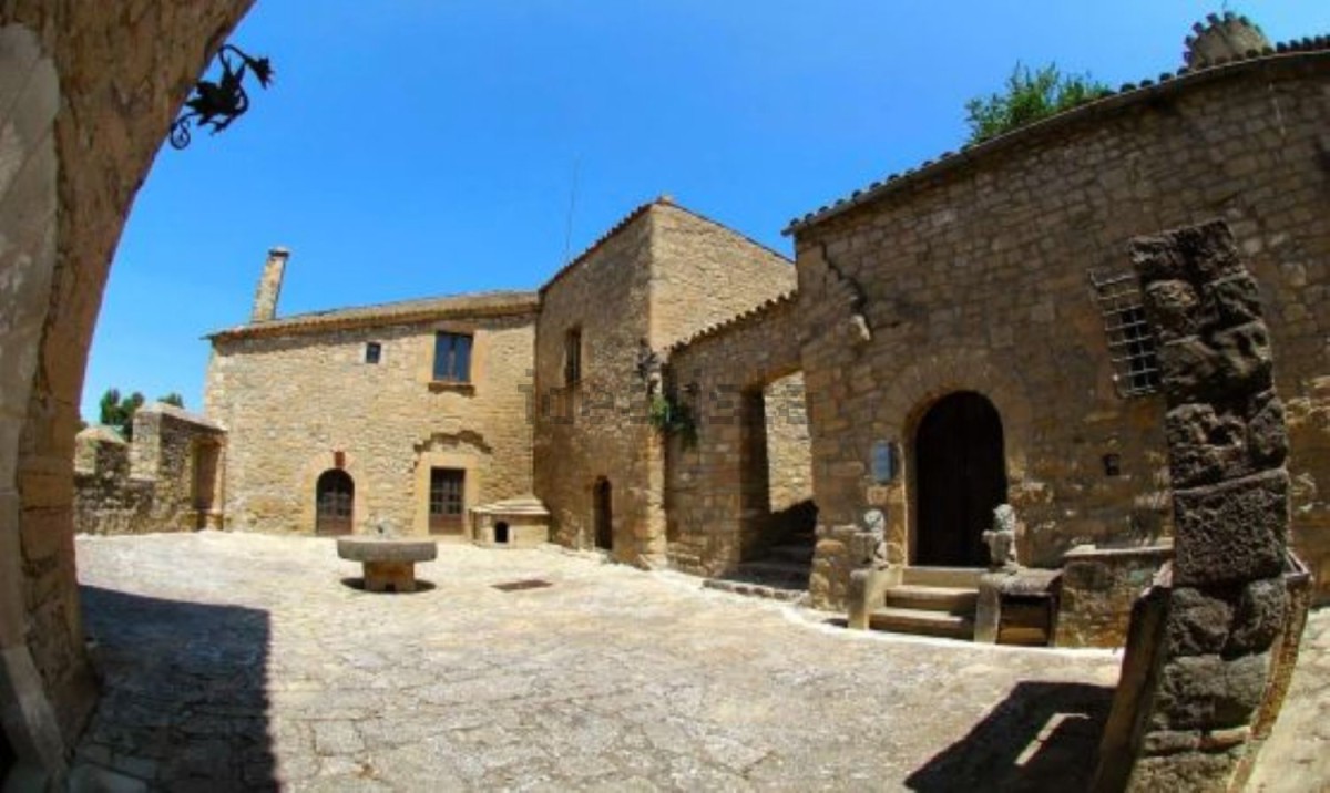 Se vende un castillo amurallado del siglo X en Barcelona por 2,5 millones