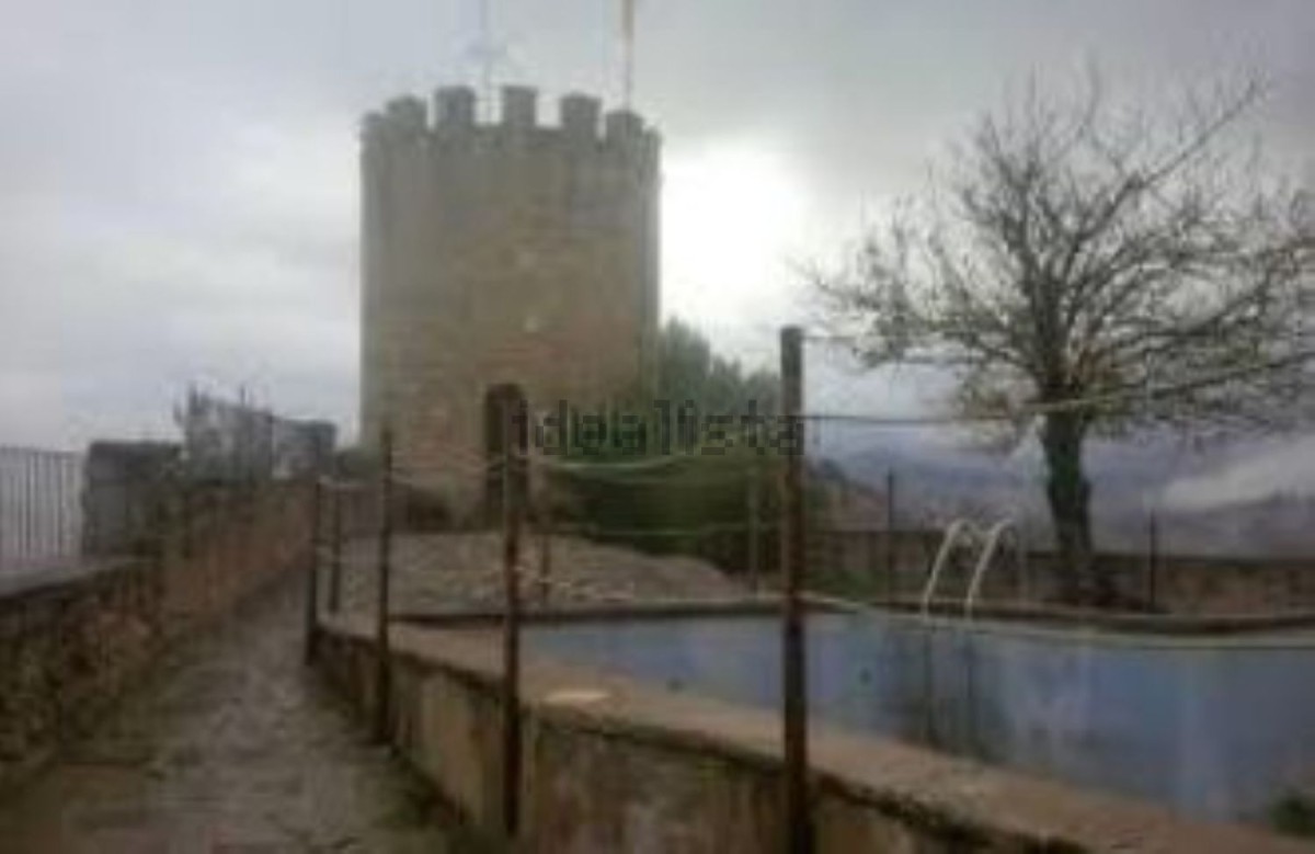 Se vende un castillo amurallado del siglo X en Barcelona por 2,5 millones