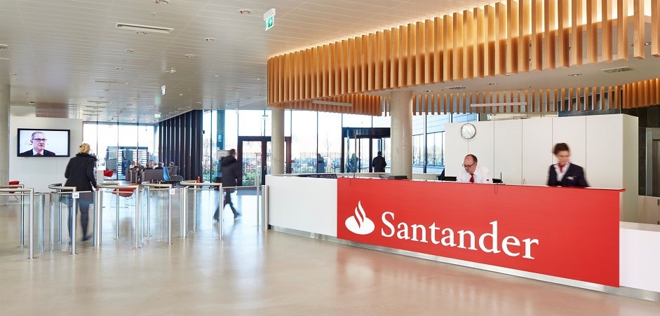 La socimi Uro Properties vende 14 sucursales del Santander por 30 millones