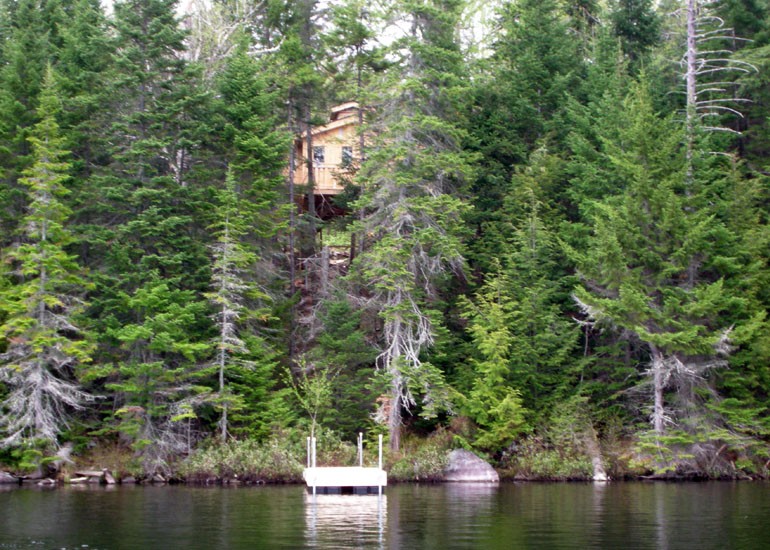 El sumun de lo rústico: cabañas de madera en un parque natural canadiense 