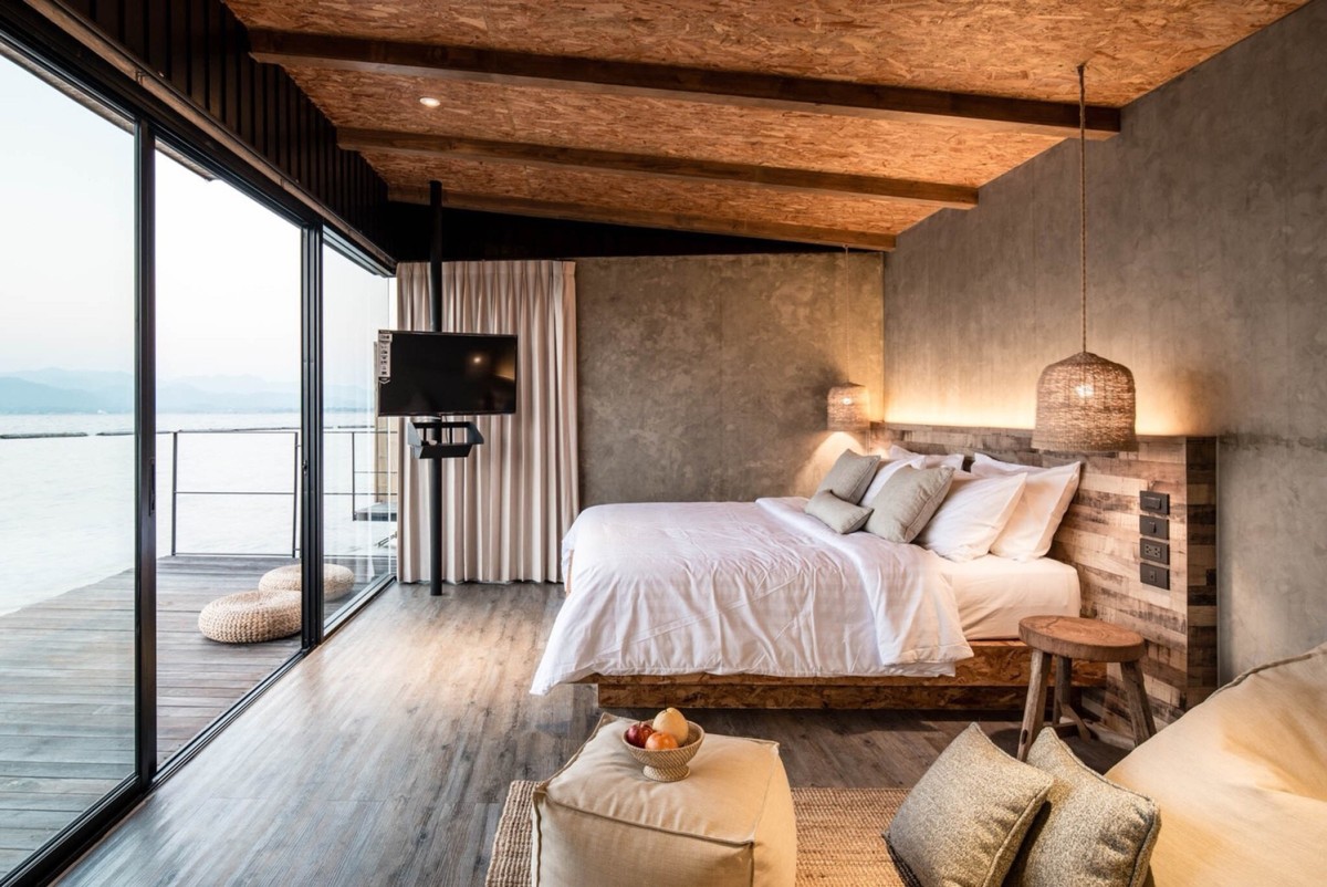 Relájate en una de las habitaciones flotantes de este espectacular hotel en Tailandia