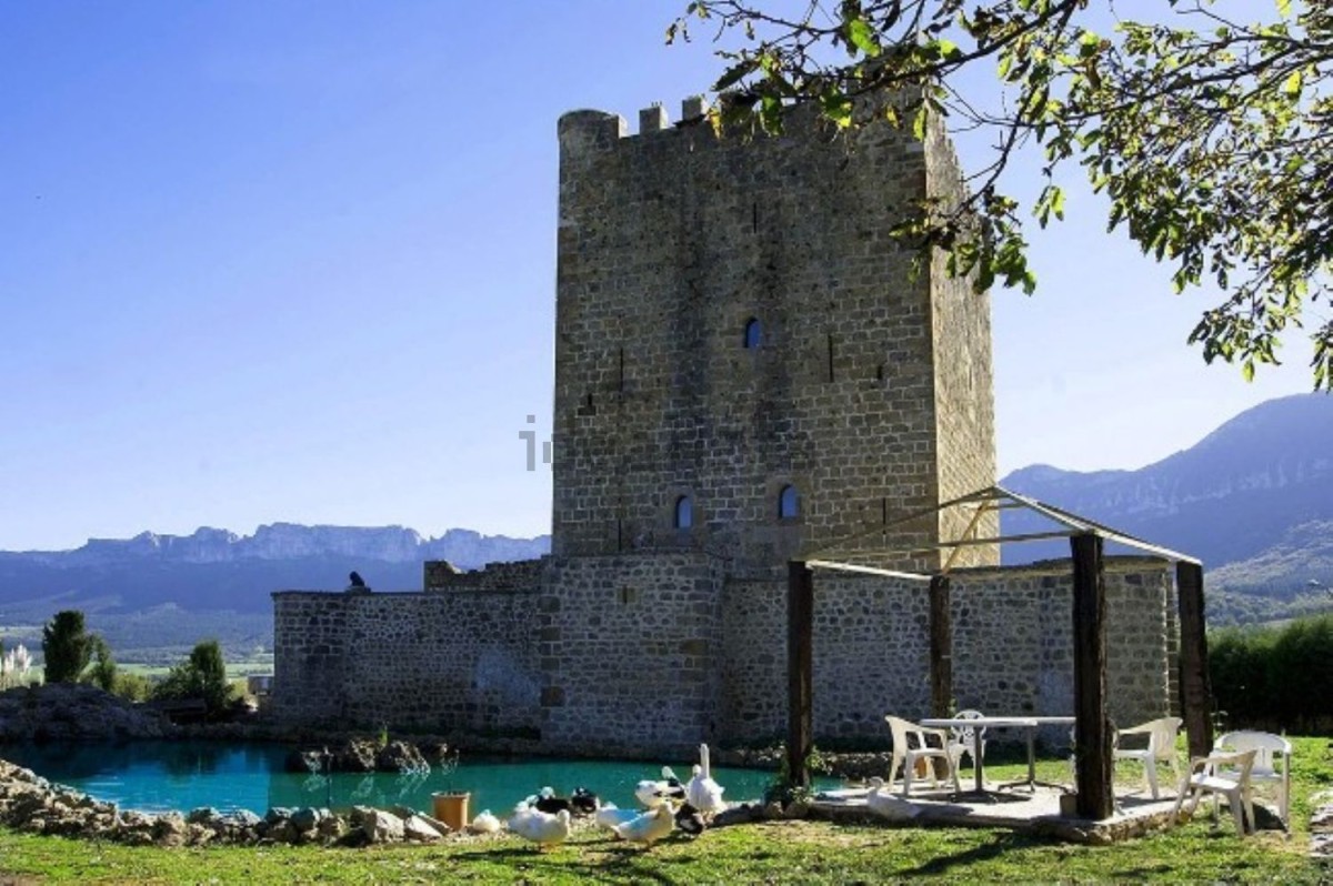 Adéntrate en los dominios de este castillo del siglo XIV en venta por 2,75 millones