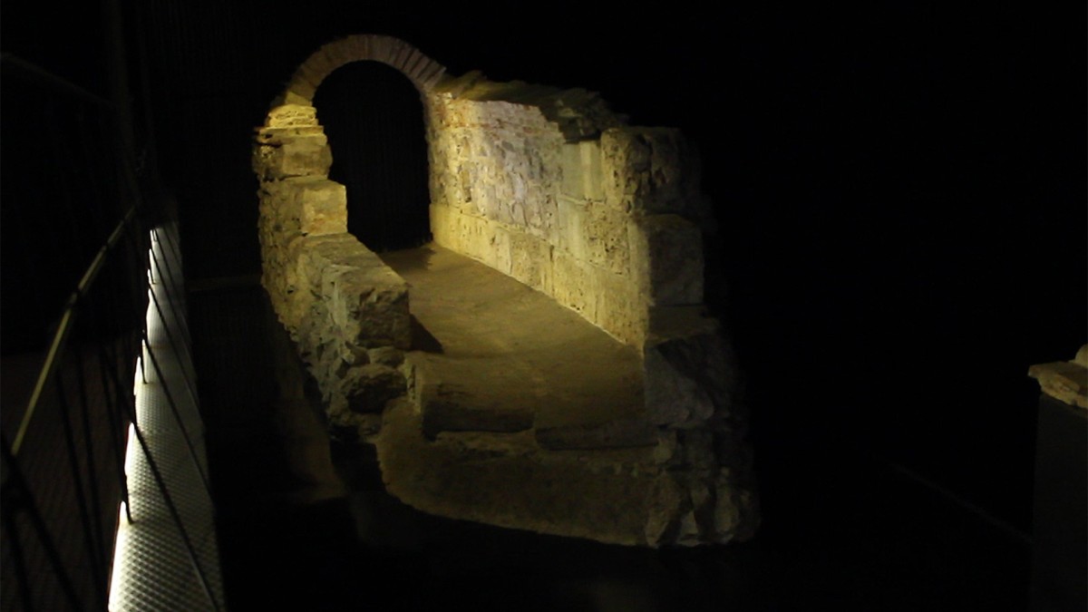 Descubre los restos semiocultos del pasado árabe de Madrid: muralla, silos y cementerio