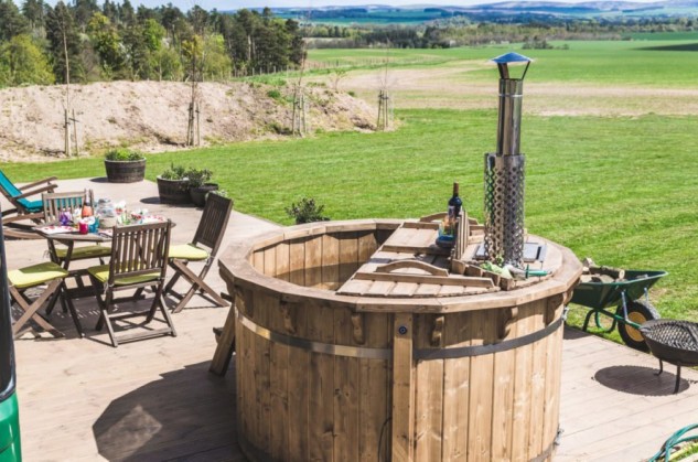 El jacuzzi en un barril / The Bus Stop