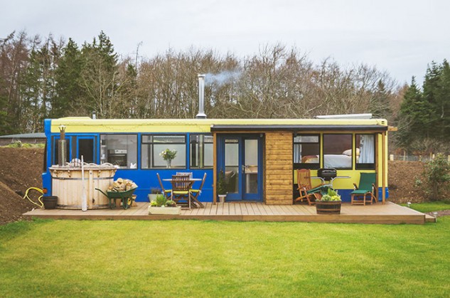 La zona exterior / The Bus Stop