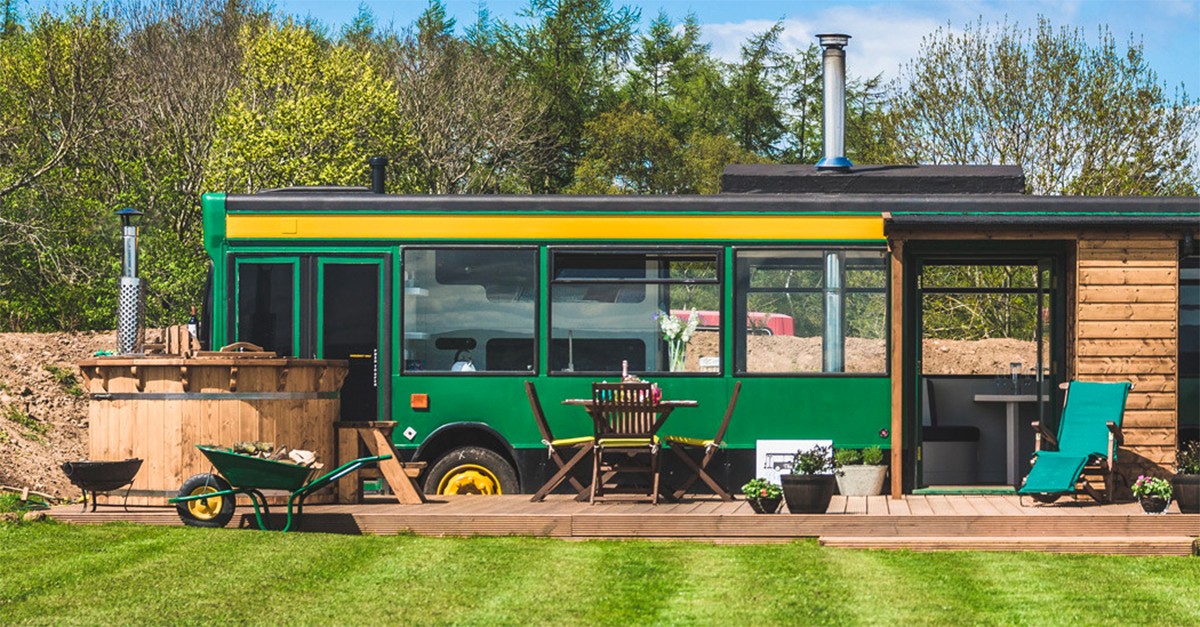 Un dels luxosos autobusos que conformen l'hotel / The Bus Stop