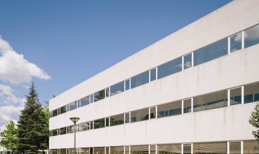 Apollo negocia la compra de 14 edificios de oficinas de Merlin por más de 300 millones