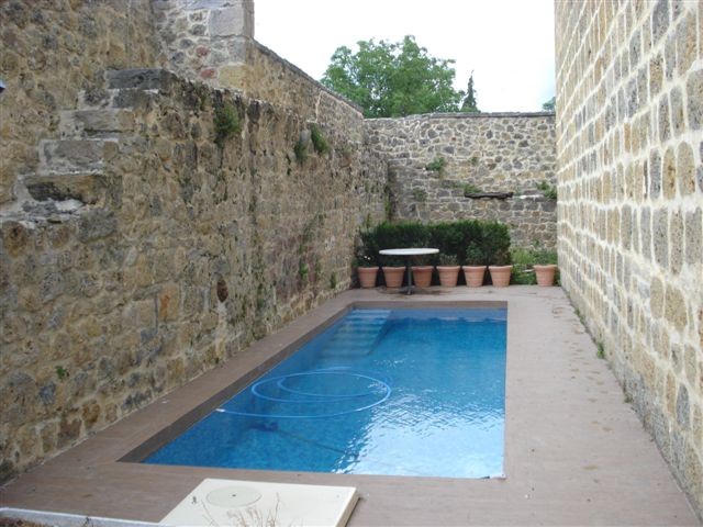 Adéntrate en los dominios de este castillo del siglo XIV en venta por 2,75 millones