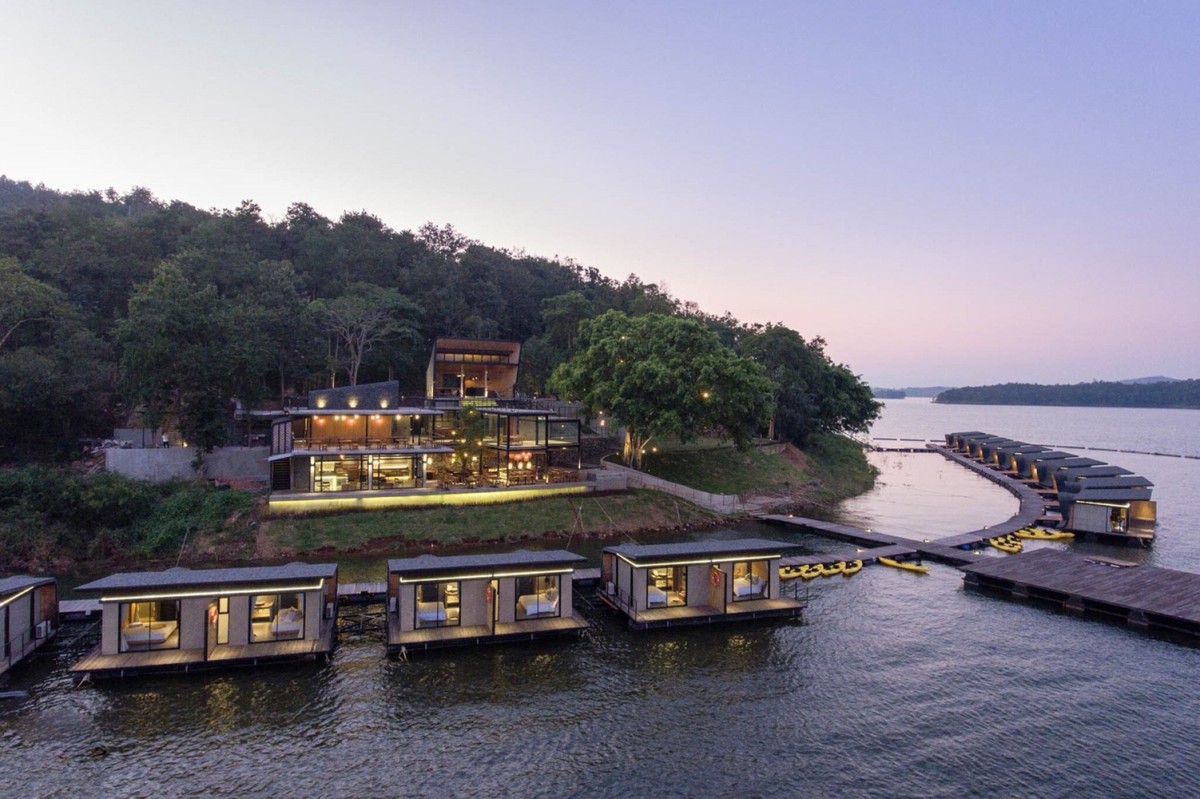 Relájate en una de las habitaciones flotantes de este espectacular hotel en Tailandia
