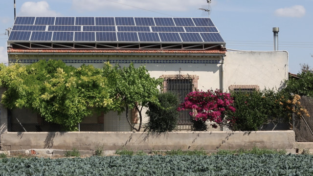 Del toldo dorado al megapuente: las propuestas más revolucionarias para dar energía limpia a los hogares