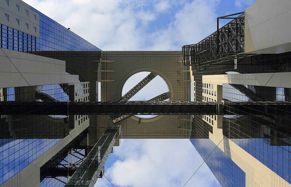 Edificio Umeda Sky (Osaka, Japón) Alberga oficinas y consulados
