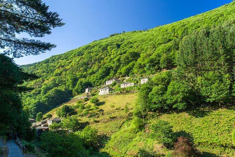 La faceta desconocida del inmobiliario: quién compra pueblos y para qué