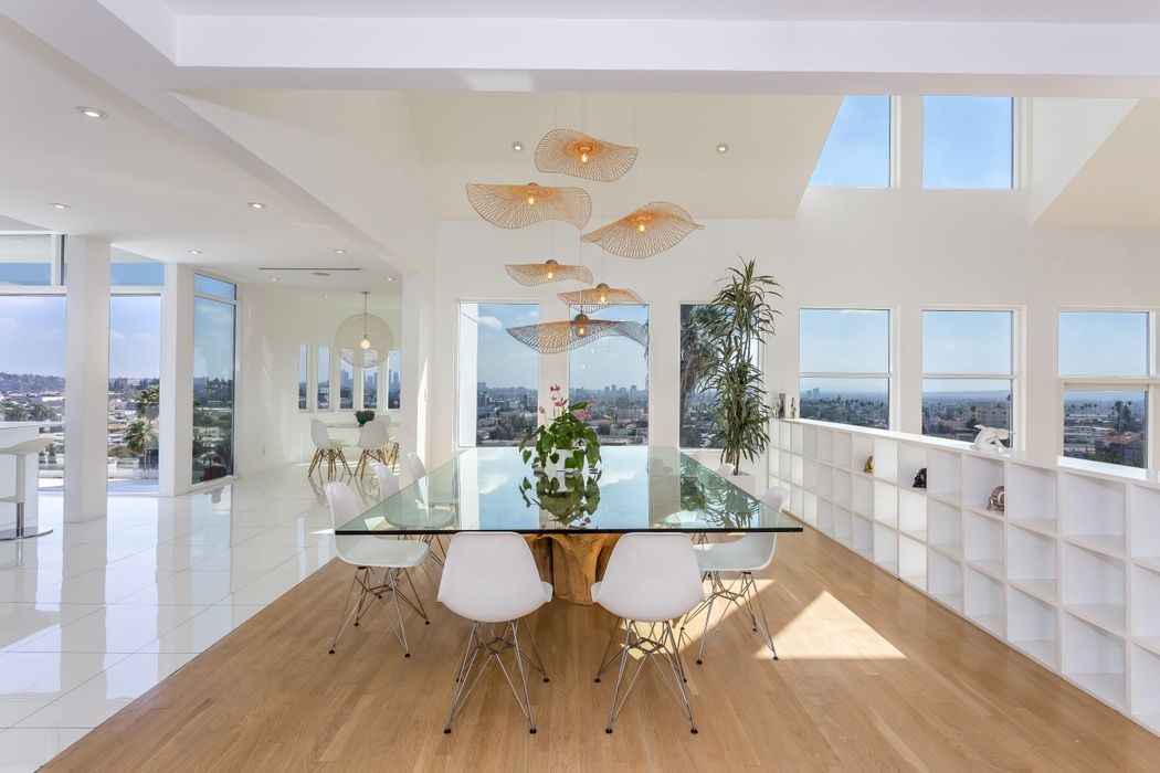 0366d86e-7220-5af9-9e7f-3fa19554b328_1050x700