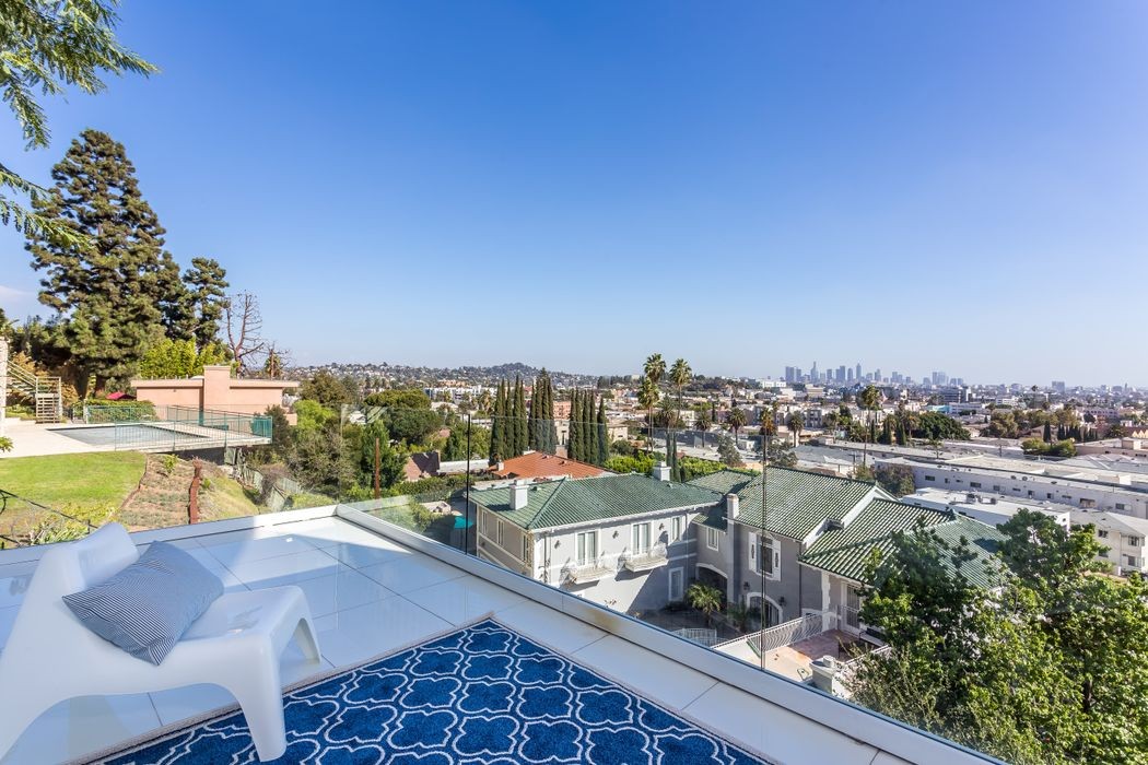 Vistas, piscina, spa y cine: disfruta como un niño en esta mansión de superlujo