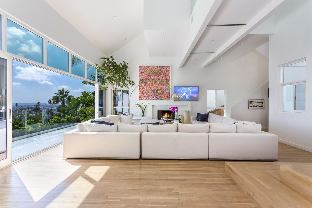 9145a78d-7f3a-047b-9acc-3dafc85590bb_1050x700