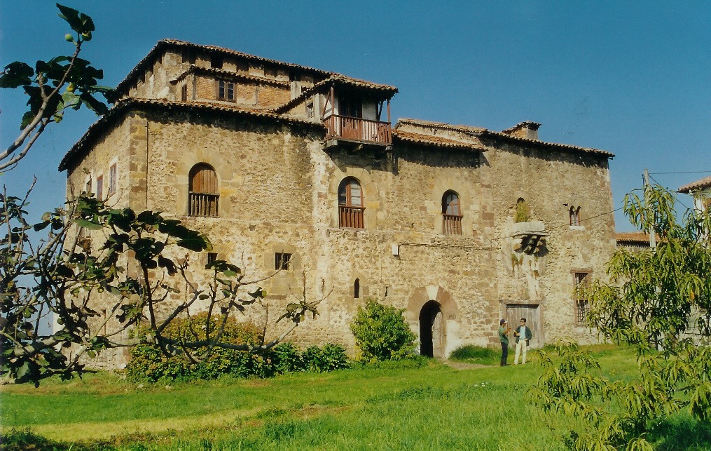 La antigua casa de Calderón de la Barca en Cantabria, usada como cuadra para guardar vacas