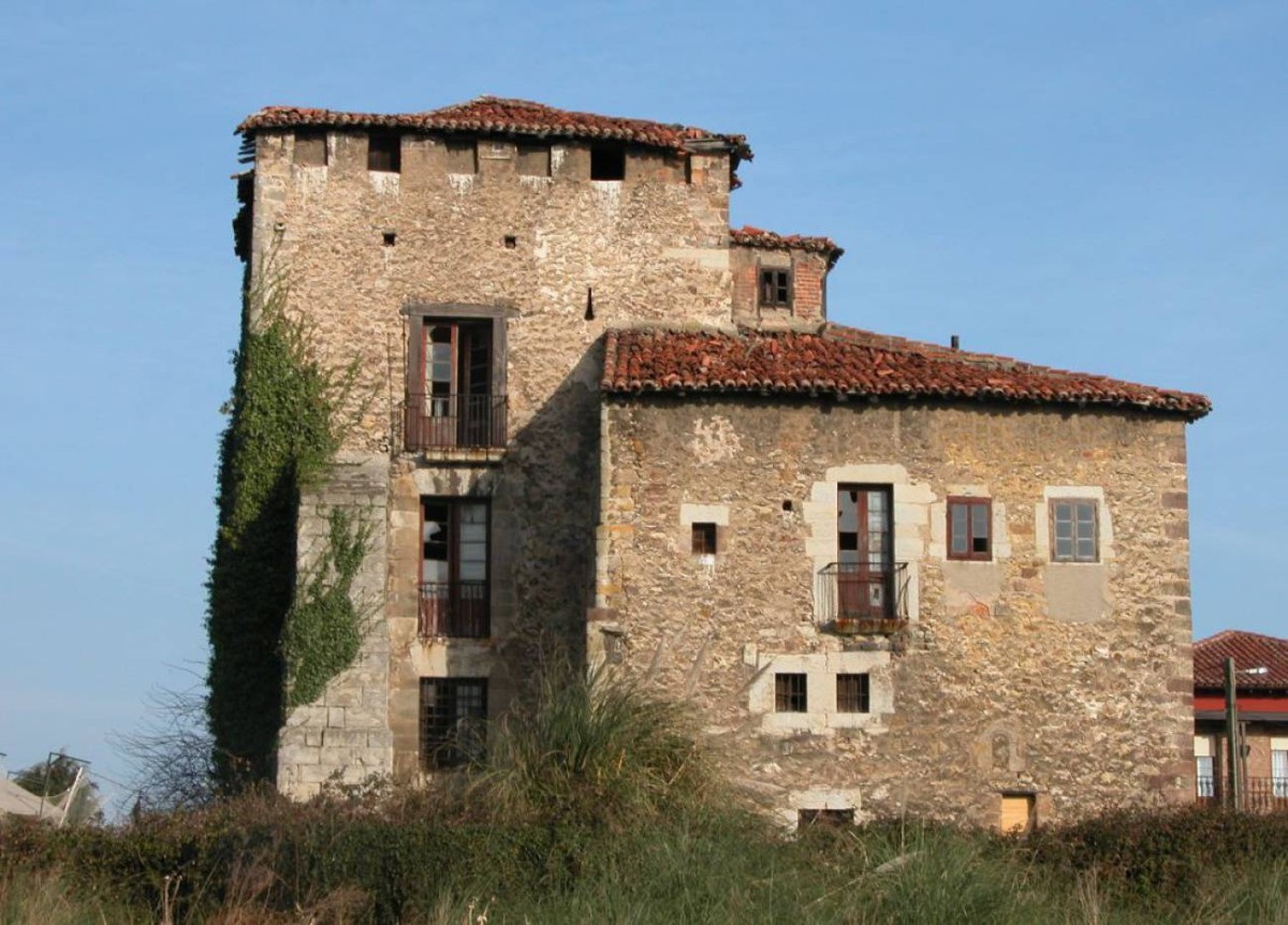 La antigua casa de Calderón de la Barca en Cantabria, usada como cuadra para guardar vacas 