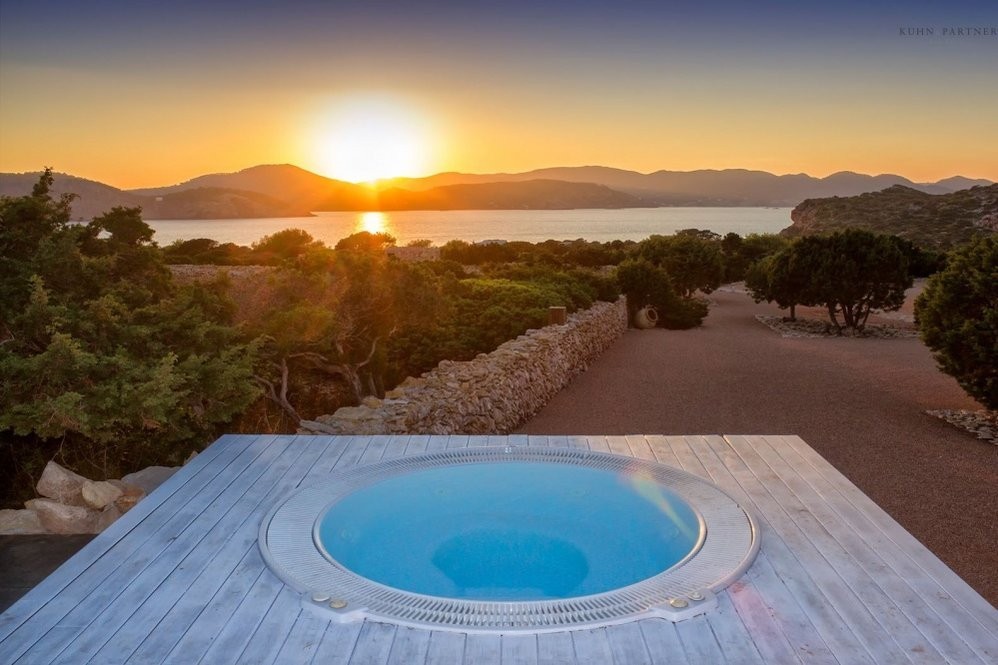 Tagomago Island ligger ved siden af den velkendte ø i Ibiza / Kuhn & Partner