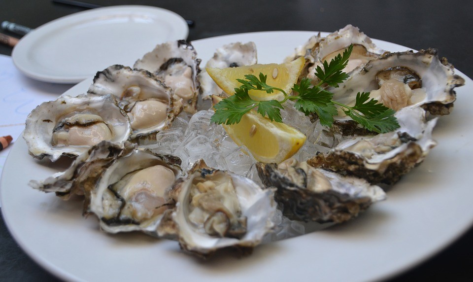Les meilleurs fruits de mer d'Espagne viennent de Galice, comme ces huîtres romantiques