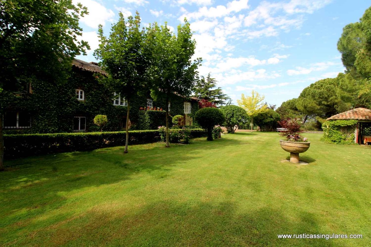 A la venta la finca donde veraneaba Ortega y Gasset (con iglesia visigoda incluida)