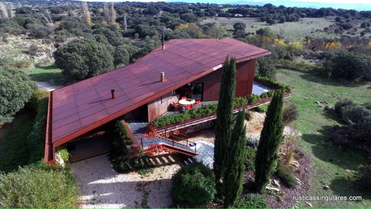 Una casa de diseño con molino de agua en la orilla del río Tormes 