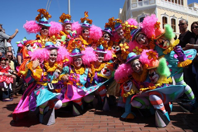 Artisti di strada al Carnevale / flickr.com/photos/azuaje/