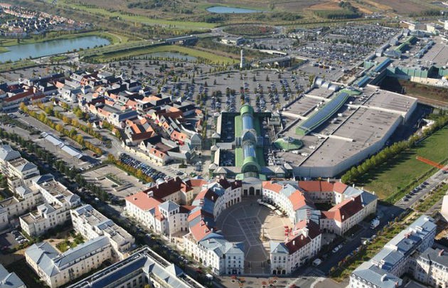 Los centros comerciales franceses, condenados a muerte: UBS prevé una 'riada de víctimas' hasta 2023