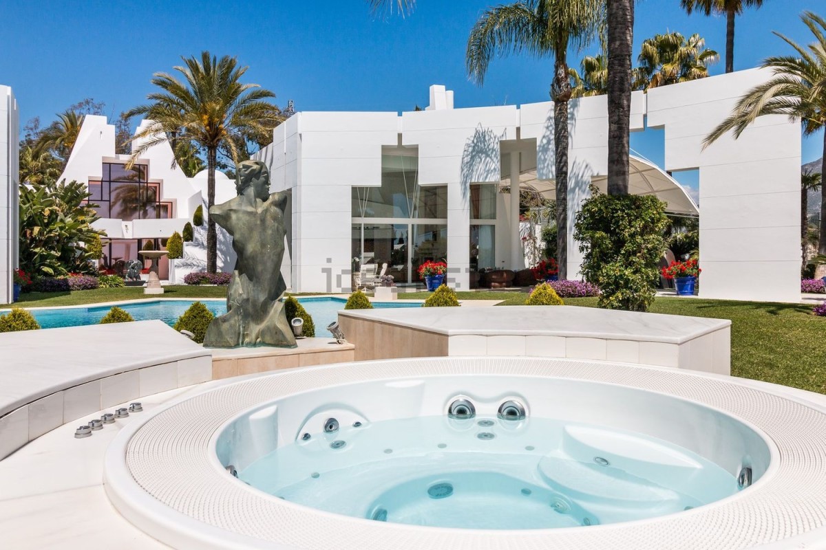 jacuzzi