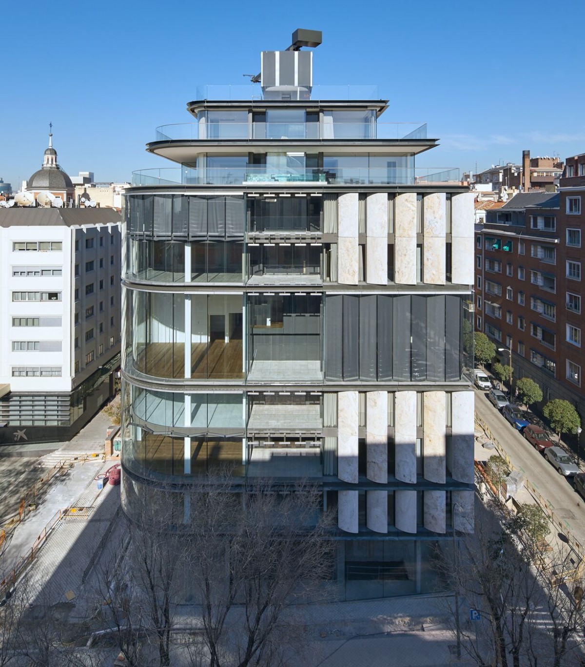 Una de las cuatro fachadas del exterior