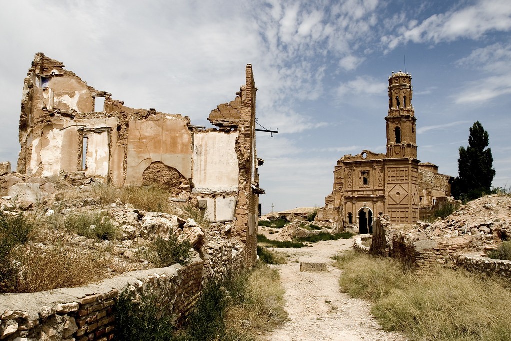 Belchite, in Spagna è un ricordo vivido del turbolento passato del paese / Roberto Latxaga/Flickr