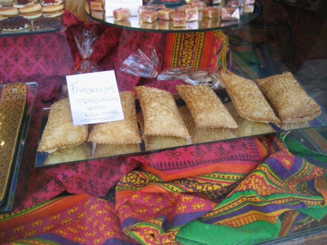 Fardelejo con crema di mandorle / Wikimedia commons