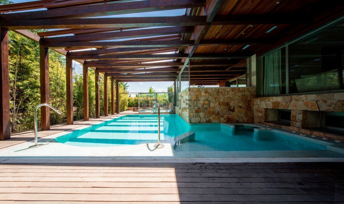 Chalet de 1.150 m2, nueve habitaciones y ocho baños. Precio: 5,75 millones Un recorrido por las urbanizaciones más lujosas en Madrid