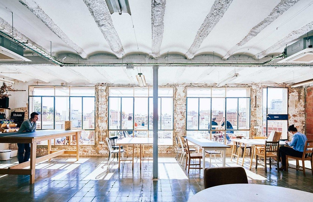 Lo ‘cool’ no es barato: esto es lo que cuesta alquilar un puesto de ‘coworking’ en Barcelona