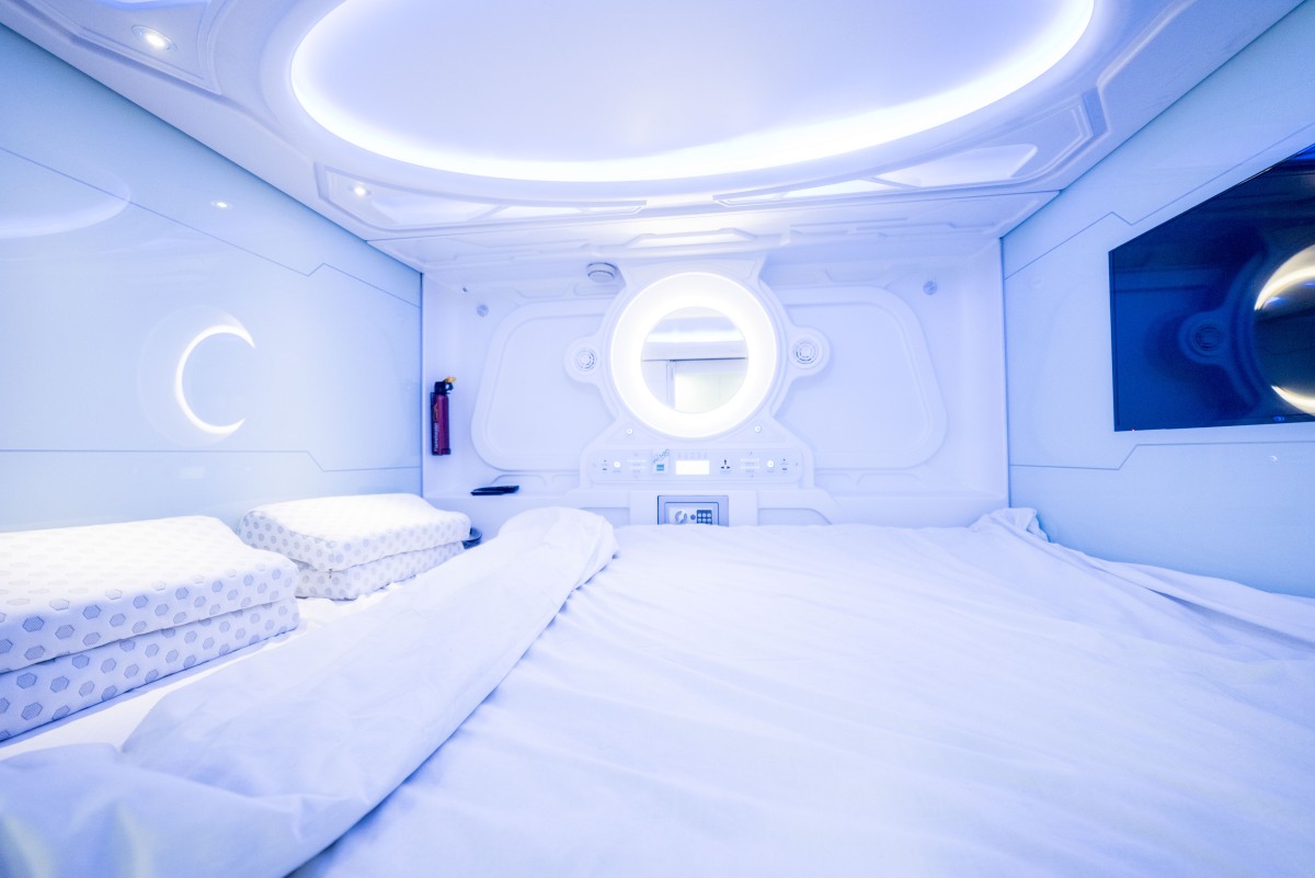 Llega el primer hotel cápsula a España y es mucho más 'lujoso' de lo que crees