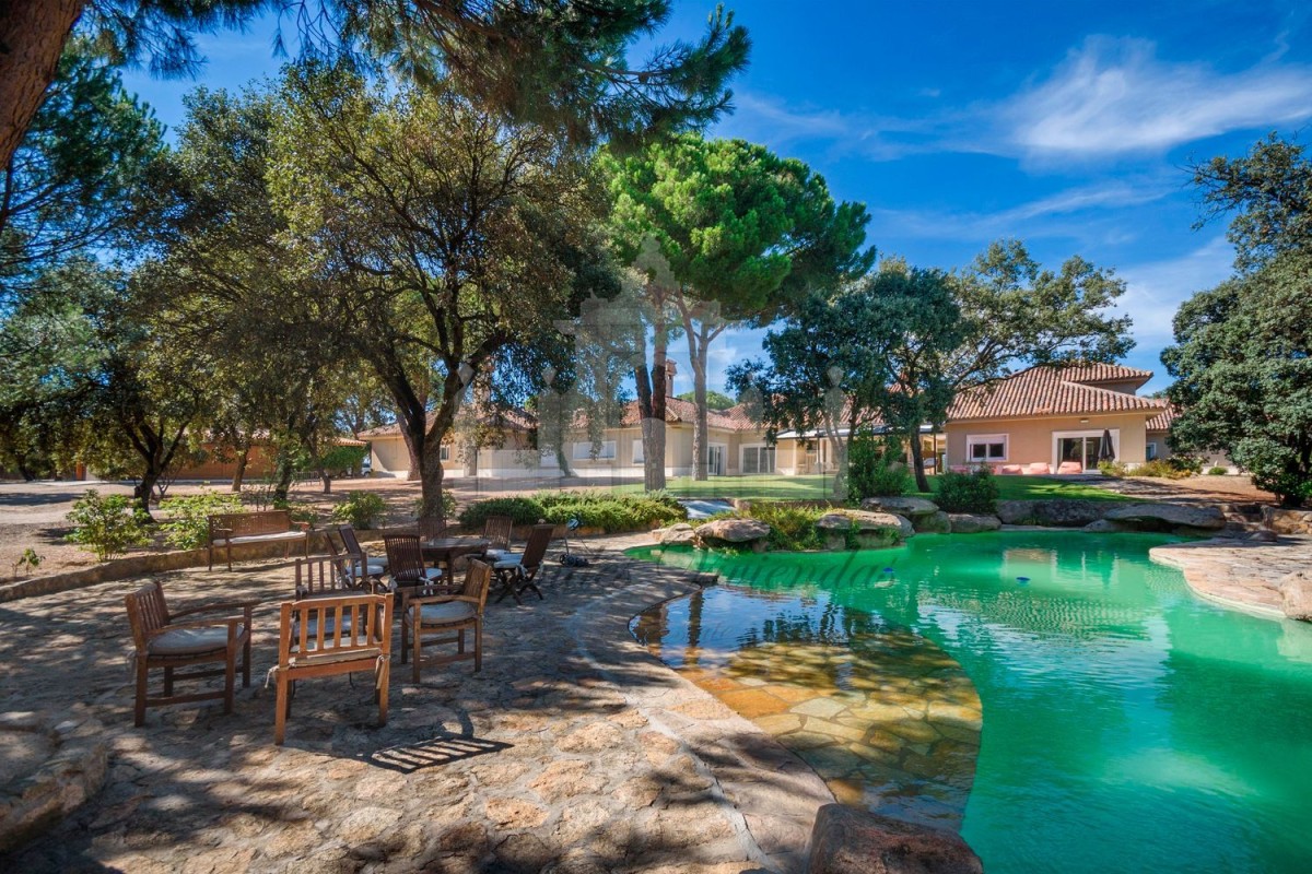 Chalet de 2.801 m2, nueve habitaciones y 10 baños. Precio: 6,5 millones Un recorrido por las urbanizaciones más lujosas en Madrid