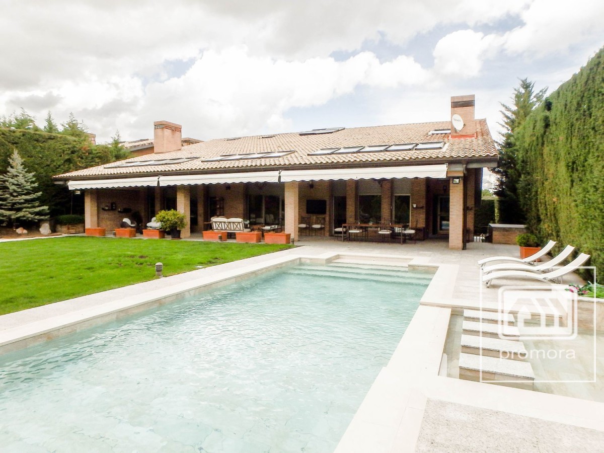 Chalet de 800 m2, cinco habitaciones y ocho baños. Precio: 3,3 millones Un recorrido por las urbanizaciones más lujosas en Madrid