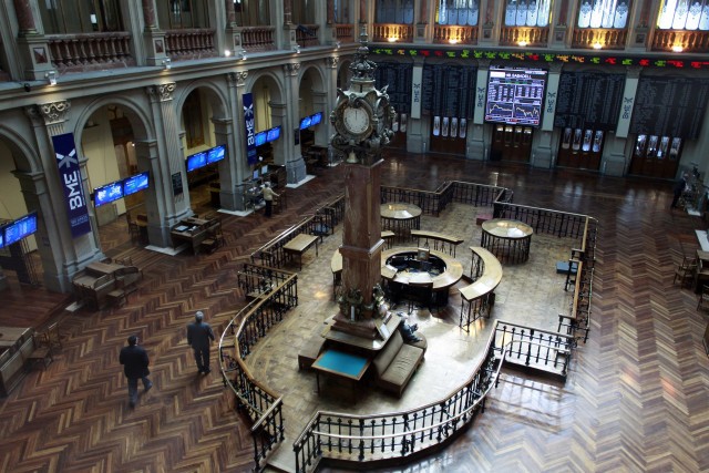 Las promotoras flaquean en bolsa antes de presentar resultados 