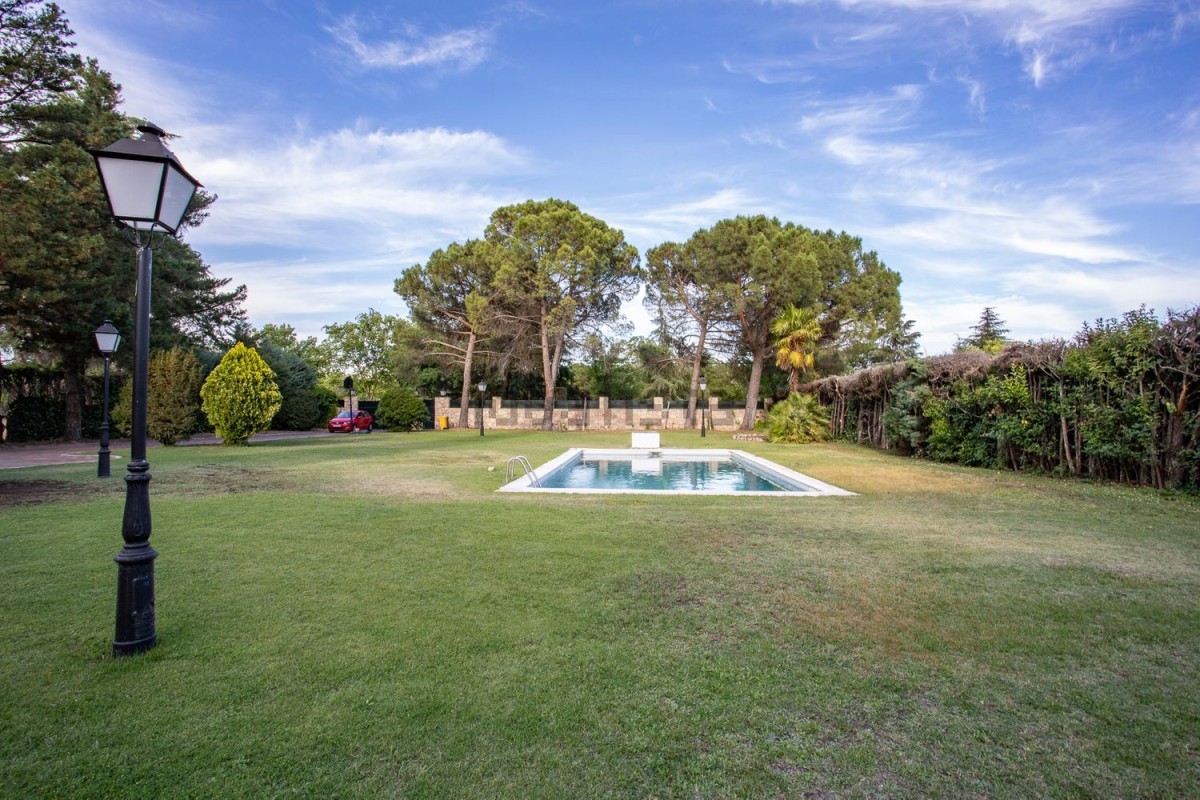 Exterior con piscina