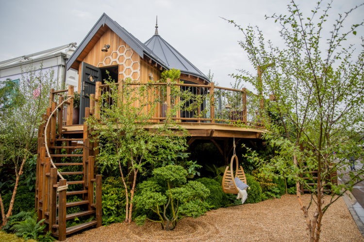 La casa del árbol prefabricada que demuestra que un espacio pequeño no está reñido con el lujo