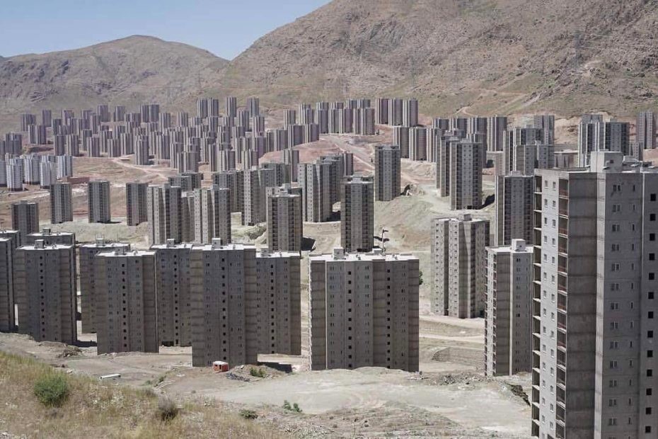 El desierto con edificios fantasma: así es una ciudad abandonada en medio de la nada