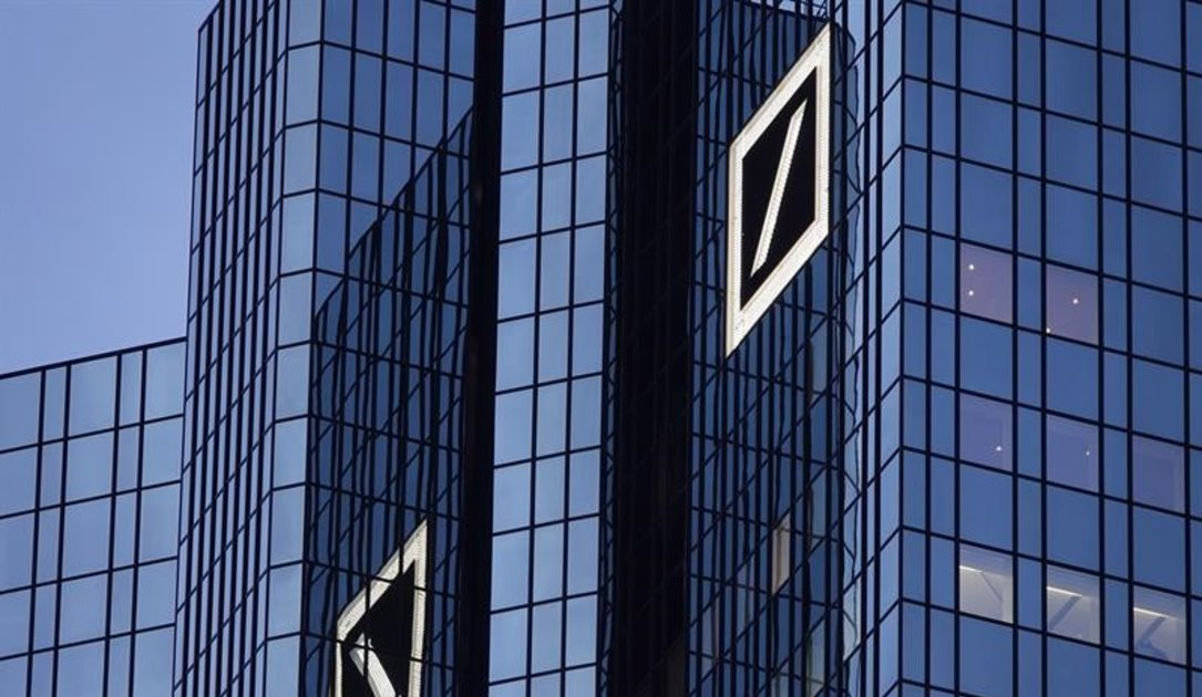 Sabadell vende a Deutsche Bank y Carval una cartera inmobiliaria de 2.124 millones